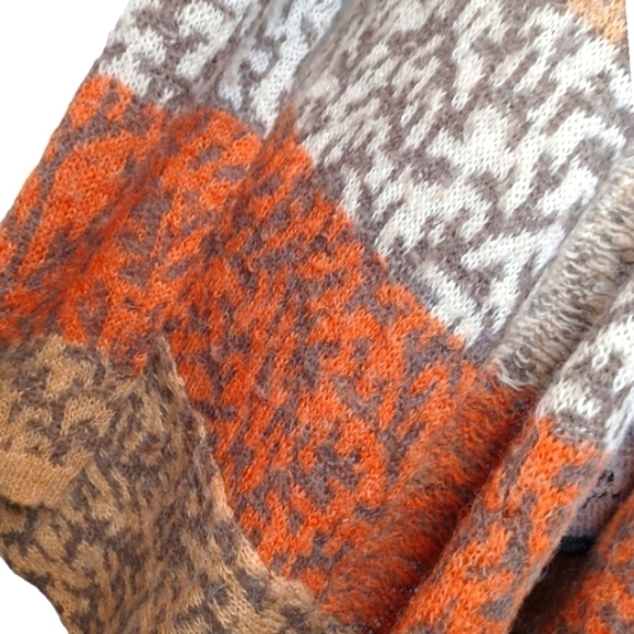 LUCY and Laurel Wool, Alpaca, Acrylic, Nylon, Lightweight, Women's Sweater - Picture 6 of 11